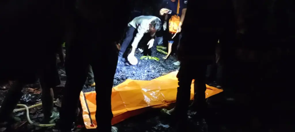 Diduga Berawal dari Lilin Saat Listrik Padam, Rumah di Cimanggung Terbakar, Satu Orang Meninggal Dunia