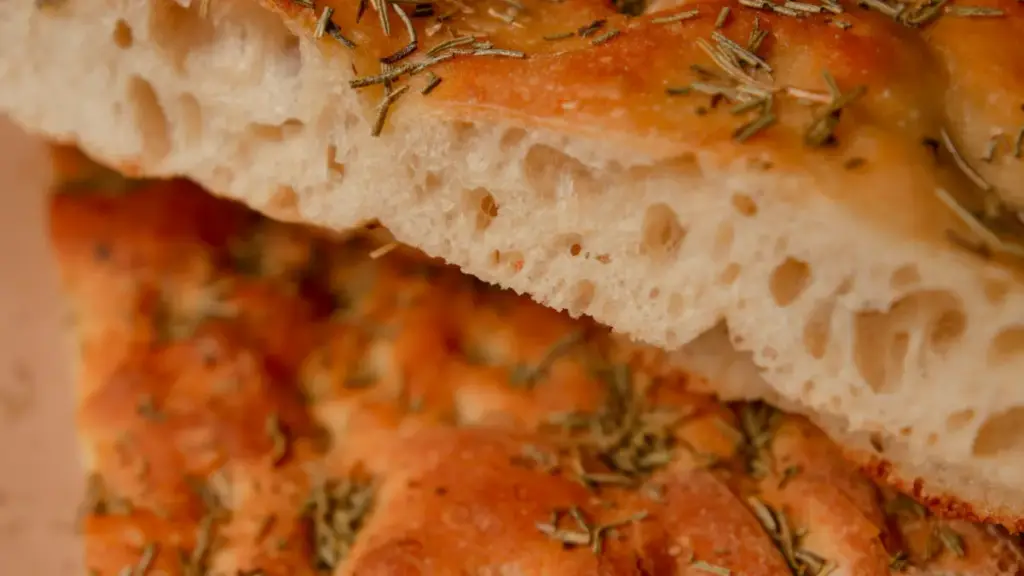 Ilustrasi dua potong focaccia saling bertumpukkan