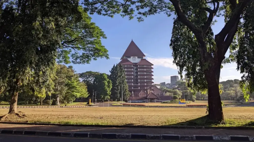 Gambar birisi gedung ikonik kampus universitas indonesia