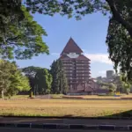 Gambar birisi gedung ikonik kampus universitas indonesia