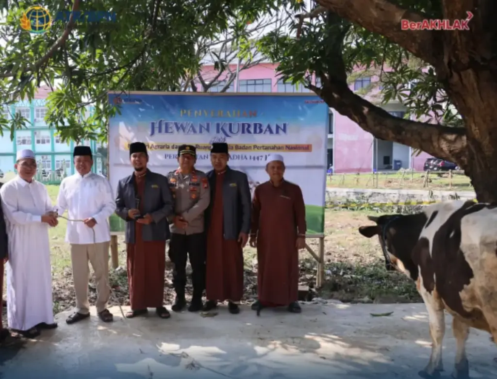 Semarak Iduladha 1447 H, Menteri Nusron Salurkan Hewan Kurban ke Pondok Pesantren Attaqwa