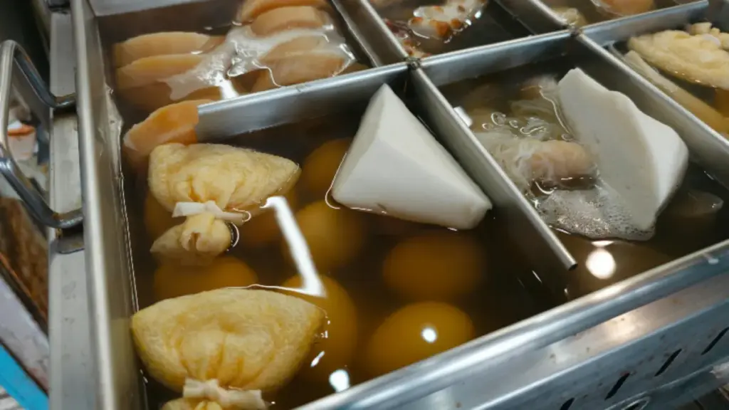 Potret berbagai macam isian oden yang tersaji di hot box
