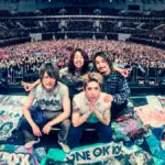Potret anggota ONE OK ROCK dengan fans di Jakarta