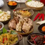 ambar berisi beberapa menu makanan yang diap disantap saat hari raya.