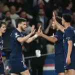 gambar berisis skuad psg yang sedang merayakan gol