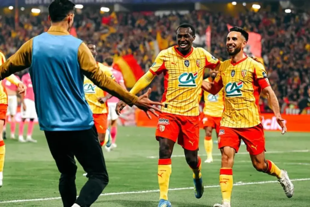 skuad rc lens yang sedang selebrasi