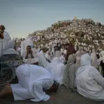 jamaah haji sedang melaksanakan wukuf di arafah