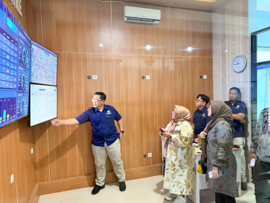 Perumda Air Minum Tirta Medal Kabupaten Sumedang melakukan kunjungan kerja ke Perumda Air Minum Tirta Mulia Ka
