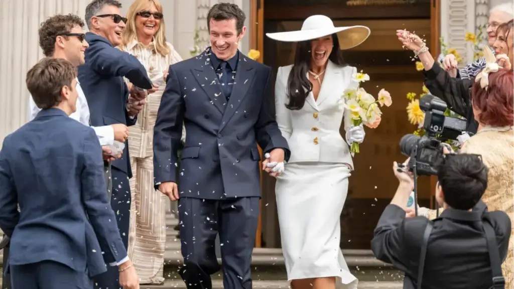 Potret Dua Lipa dan Callum Turner dalam acara pernikahannya