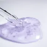 Potret pipet dengan cairan serum