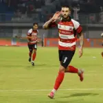 Madura United vs Persib Bandung