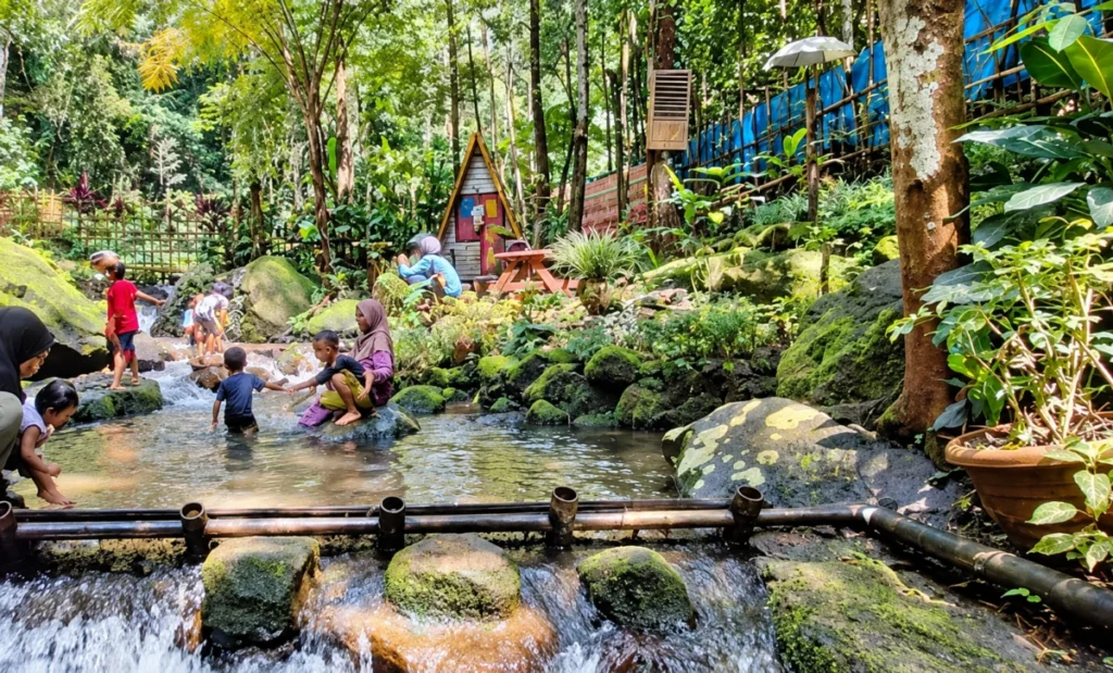 Curug Ciputrawangi, kesejukan di kaki Gunung Tampomas