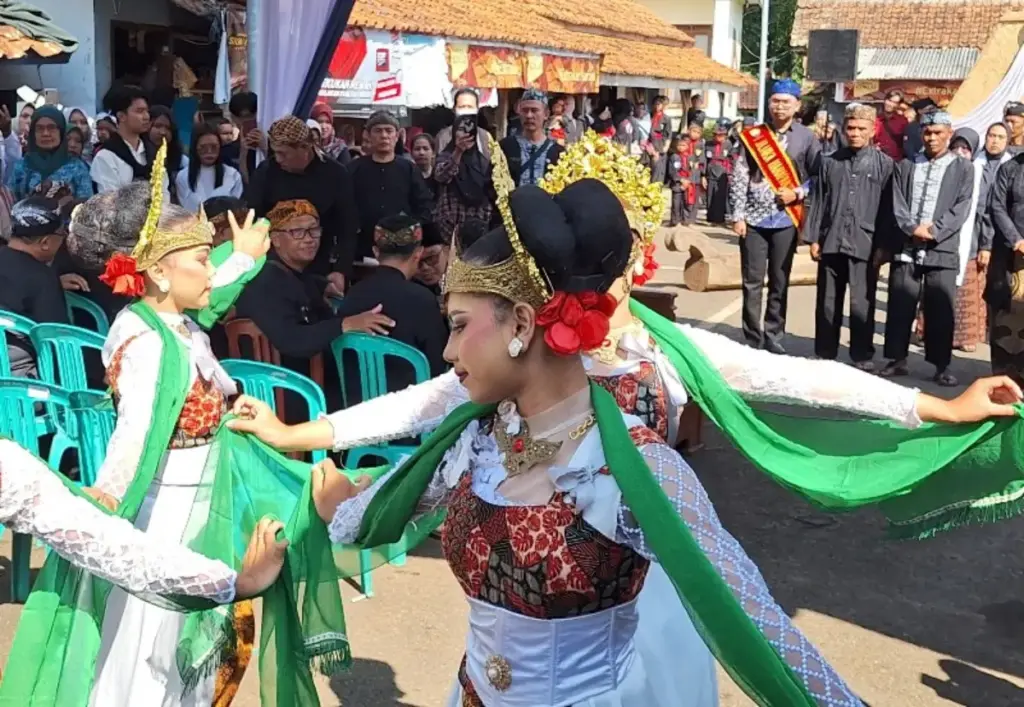 Ngalaksa dan Seni Tarawangsa